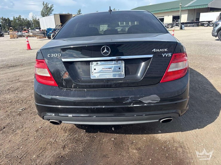 2011-mercedes-benz-c300-awd-sedan-image-22