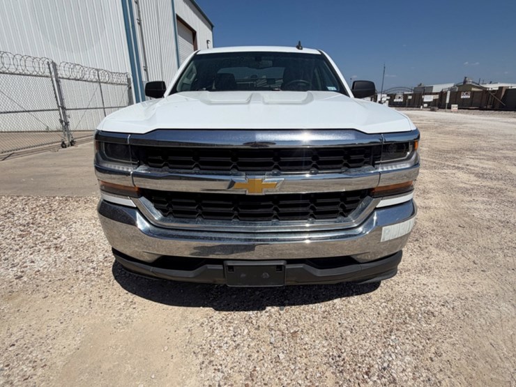2017-chevrolet-silverado-1500-image-2