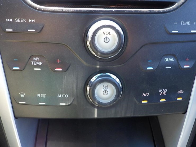 2013-ford-explorer-image-23