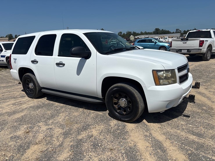 2011-chevrolet-tahoe-image-2
