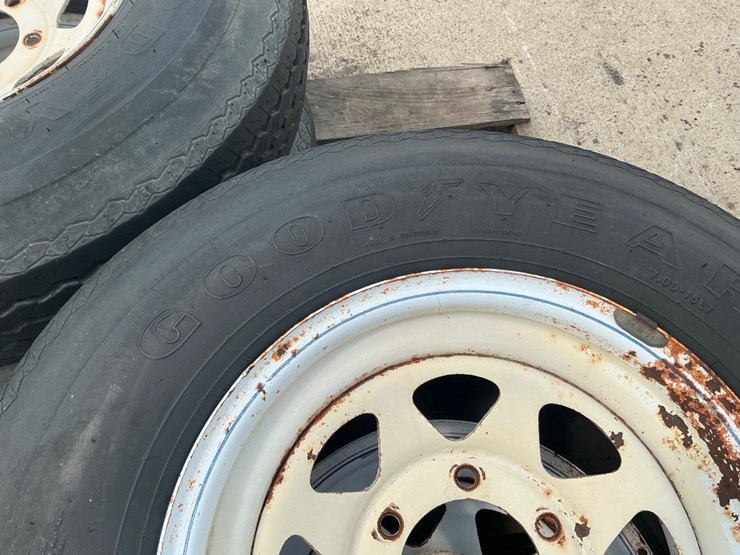 #5557-•-(4)-goodyear-workhorse-7.00-15lt-tires-on-white-steel-rims-image-6
