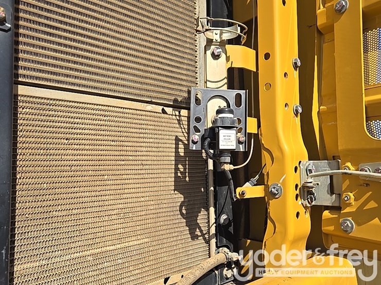2019-caterpillar-336-image-37