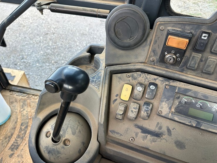 2011-deere-310sj-image-39