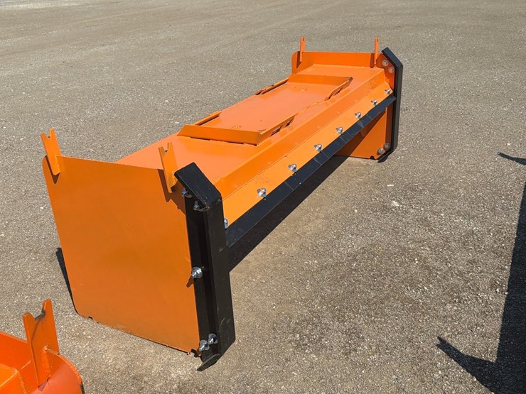 kit-containers-8'-skid-steer-pusher-with-replaceable-shoes-and-blade-image-4