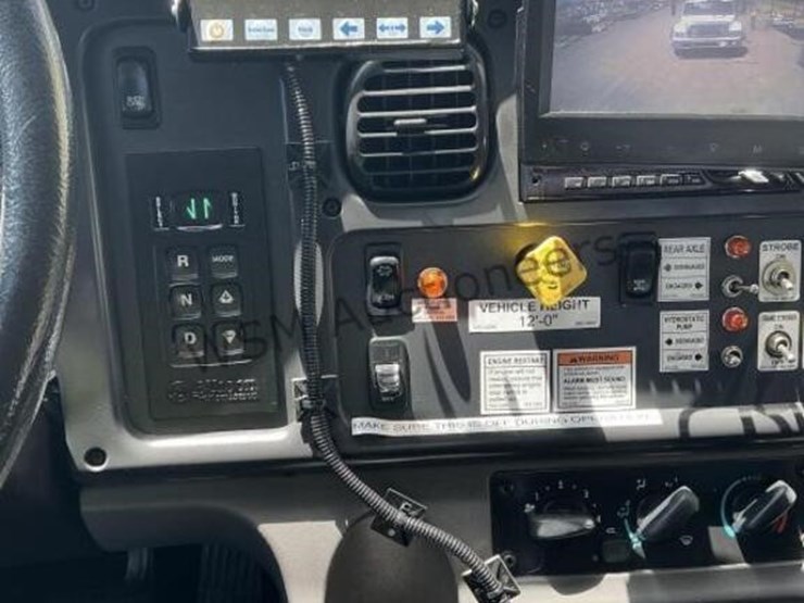 2019-freightliner-114sd-image-27