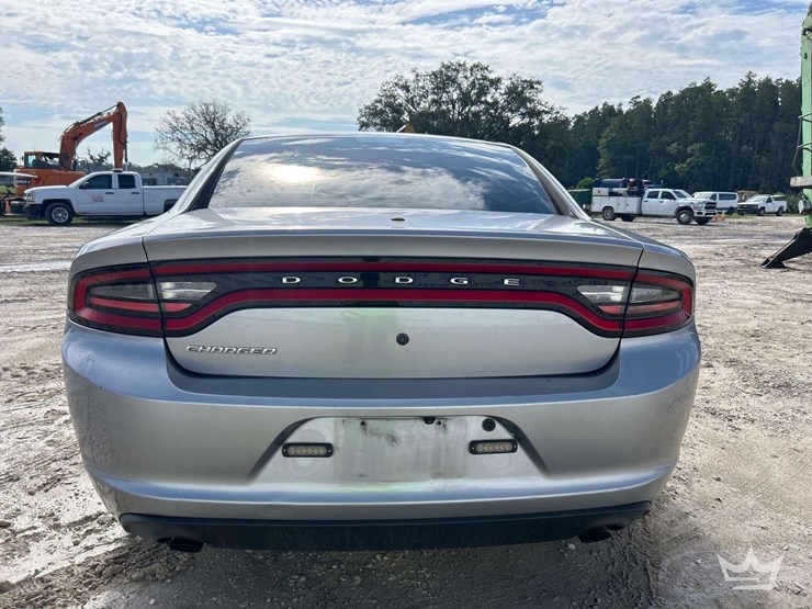 2015-dodge-charger-sedan-image-24