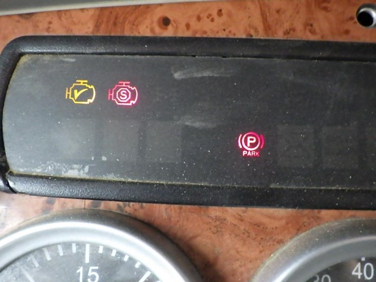 2009-peterbilt-387-image-60
