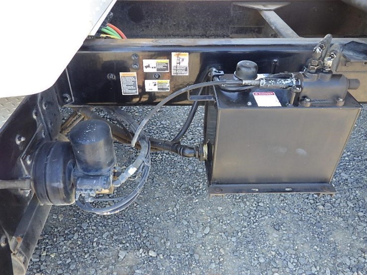 2006-kenworth-t300-image-10