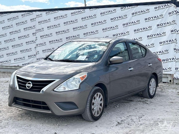 2016-nissan-versa-sedan-image-1