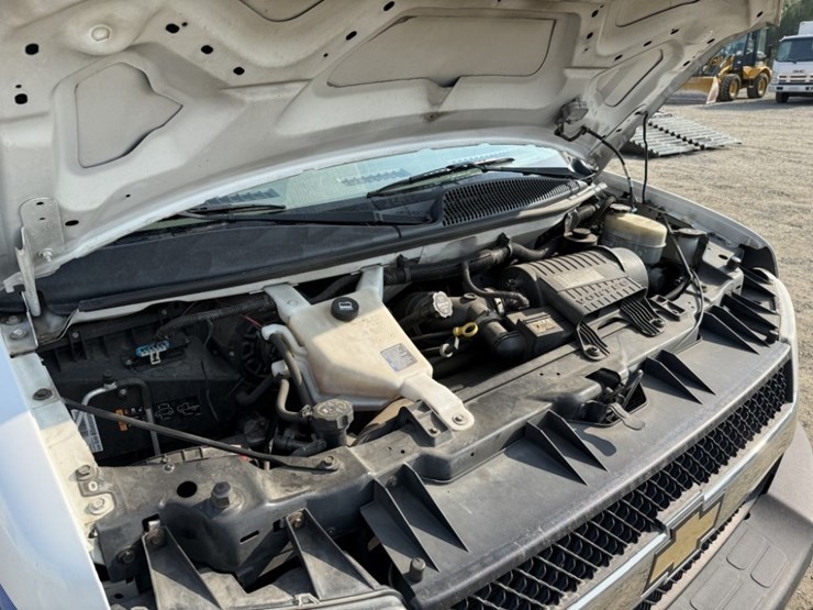 2014-chevrolet-express-2500-image-18