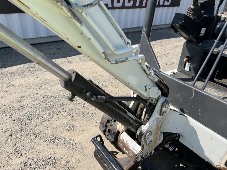 2007-bobcat-323j-image-11