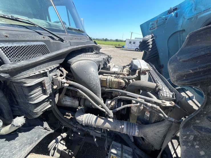 #111-•-2013-freightliner-semi-tractor-(has-wi-title)-(denmark,-wi)-image-18