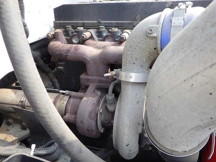 1999-freightliner-fl70-image-38