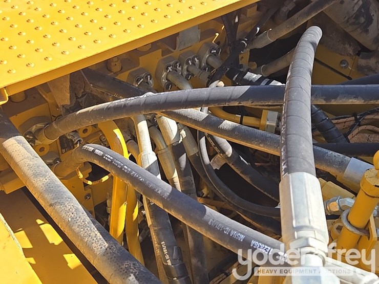 2019-caterpillar-336-image-47