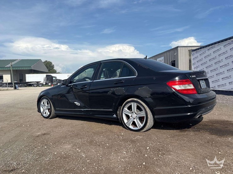 2011-mercedes-benz-c300-awd-sedan-image-5