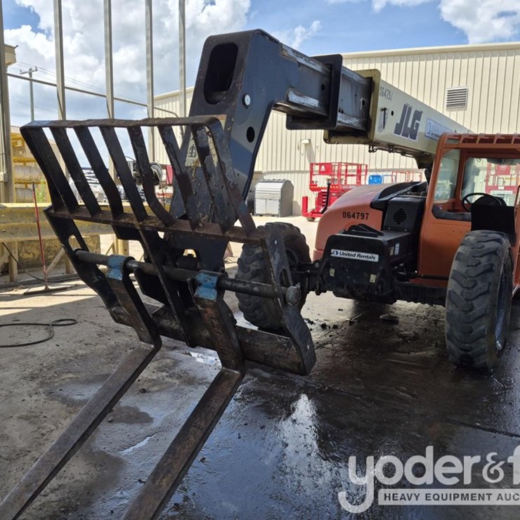 2015 JLG G6-42A