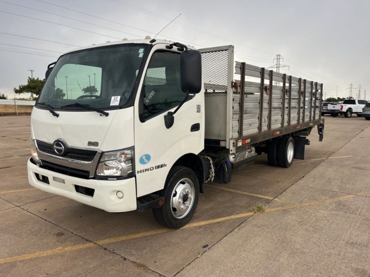 2013-hino-195-image-1