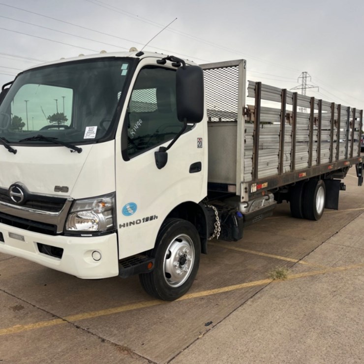 2013 HINO 195