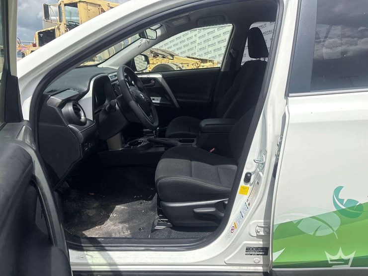 2018-toyota-rav4-image-12