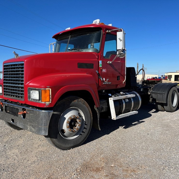 2013 MACK CHU613