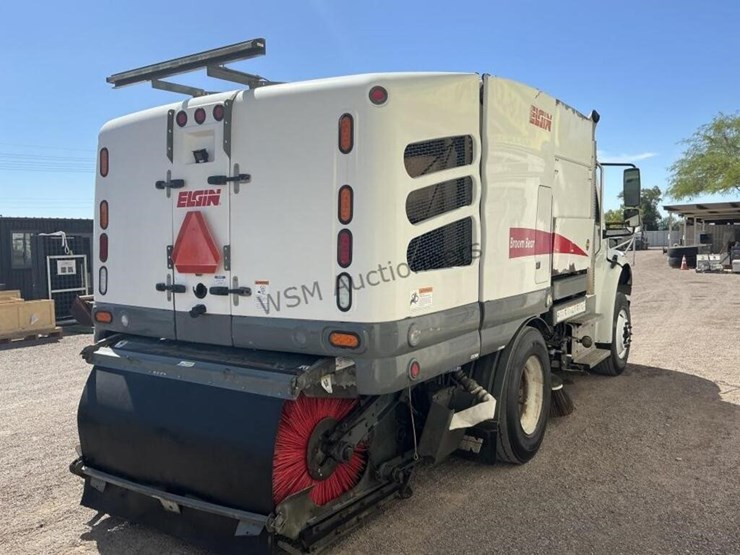 2019-freightliner-m2-106-image-5