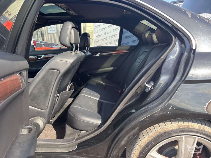 2011-mercedes-benz-c300-awd-sedan-image-20
