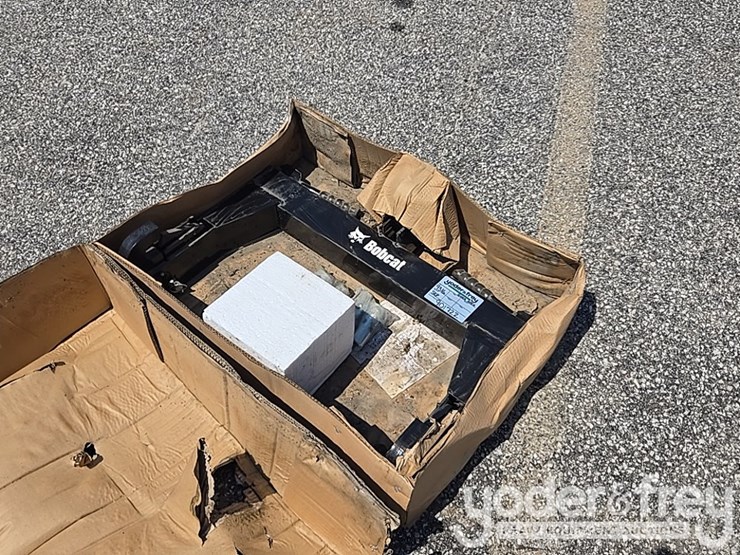 unused-bobcat-quick-hitch-image-1