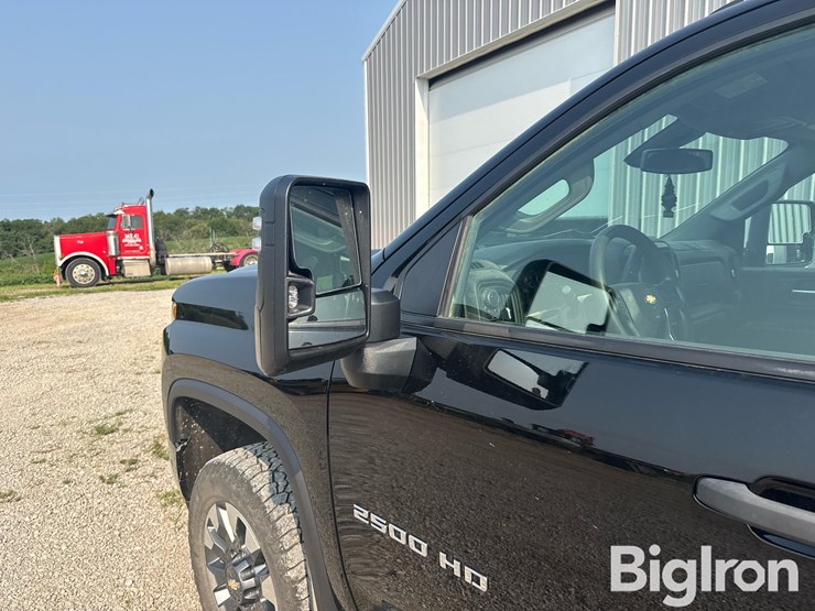 2022-chevrolet-silverado-2500-image-9