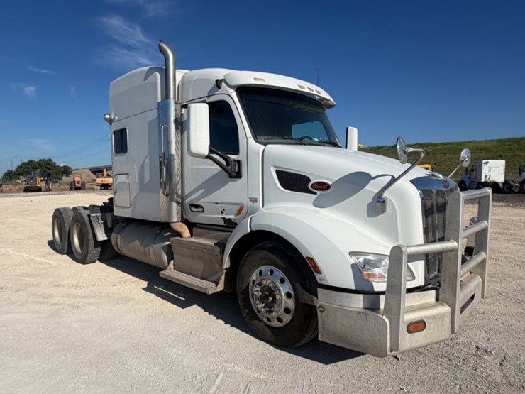 2017-peterbilt-579-image-3