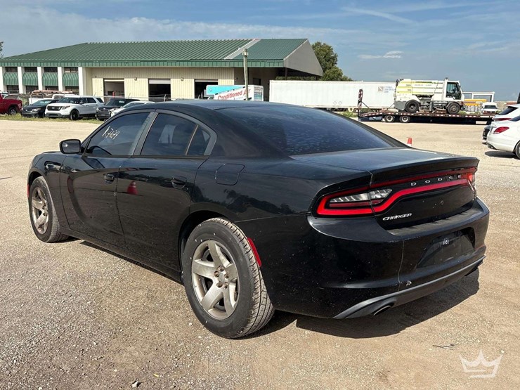 2015-dodge-charger-sedan-image-4
