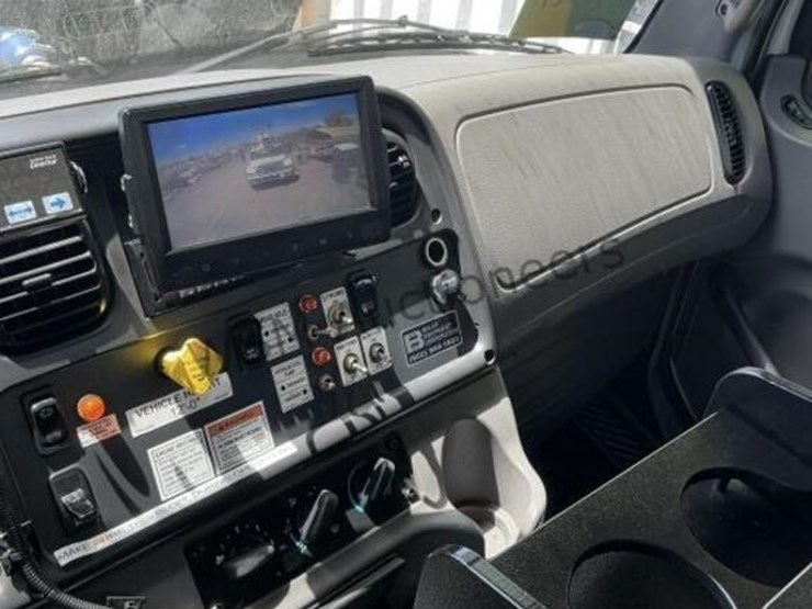 2019-freightliner-114sd-image-28
