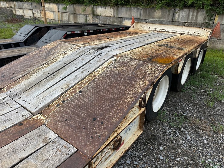 #4525-•-2010-eager-beaver-50-gsl-tri-axle-lowboy-image-34