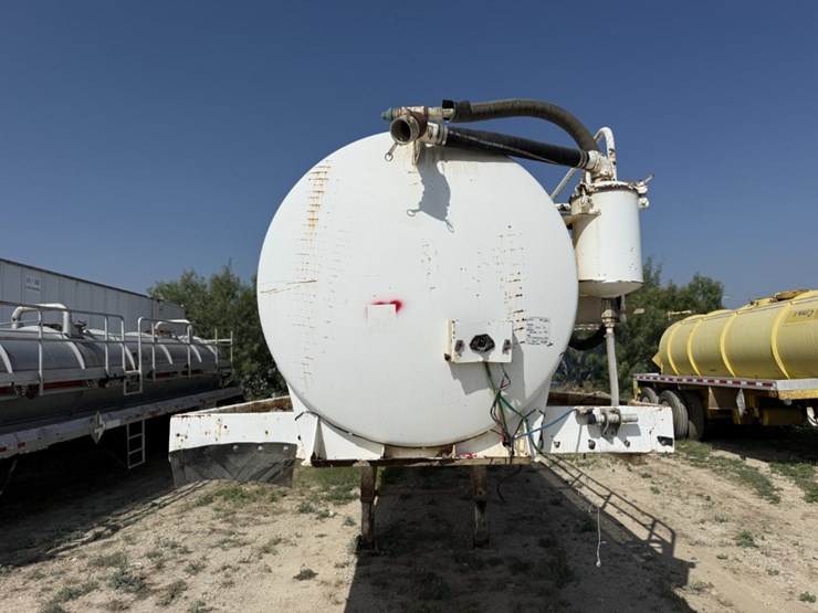 2011-jack-county-130bbl-vac-trailer-image-2