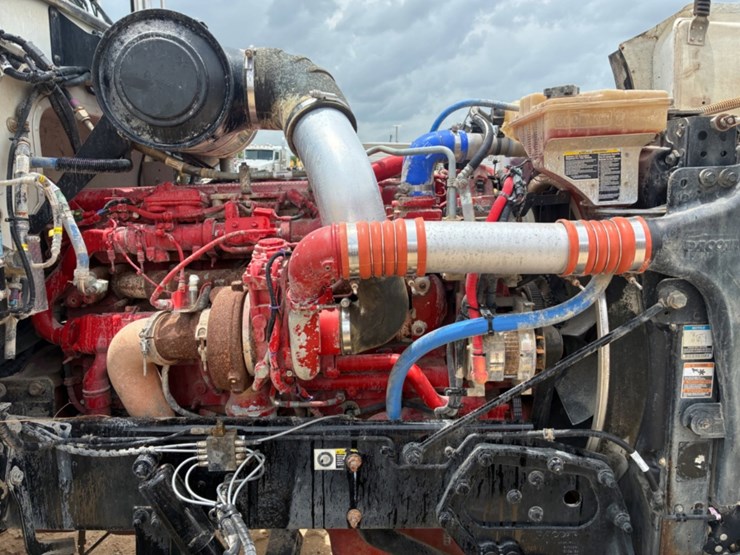2016-peterbilt-367-image-13