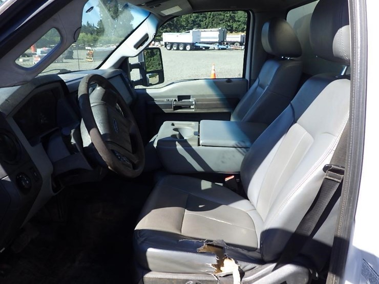 2014-ford-f550-image-34