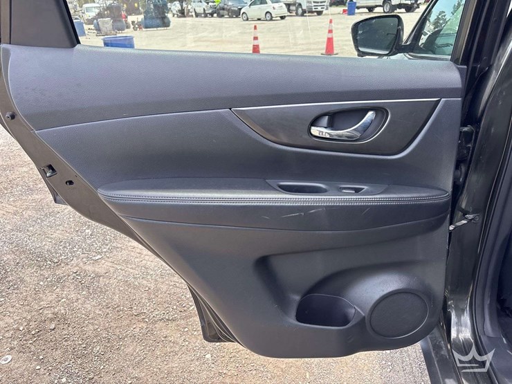 2015-nissan-rogue-image-18