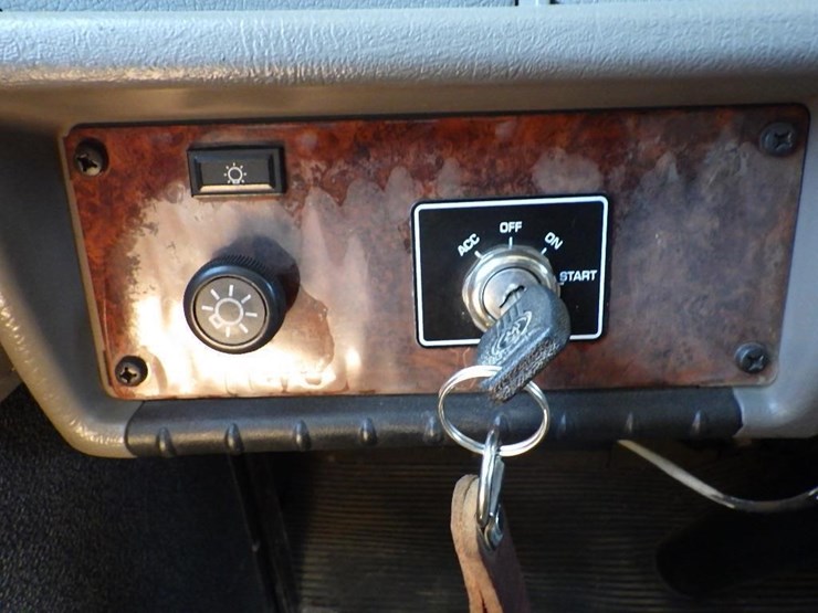 2006-kenworth-t300-image-41