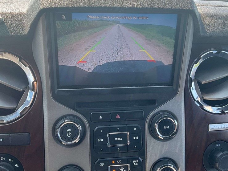 2016-ford-f250-lariat-image-16