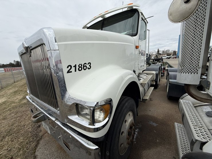 2006-international-(inoperable)-5900i-day-cab-image-2