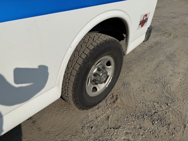 2014-chevrolet-express-2500-image-11