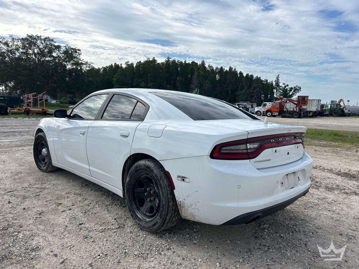 2017-dodge-charger-sedan-image-4
