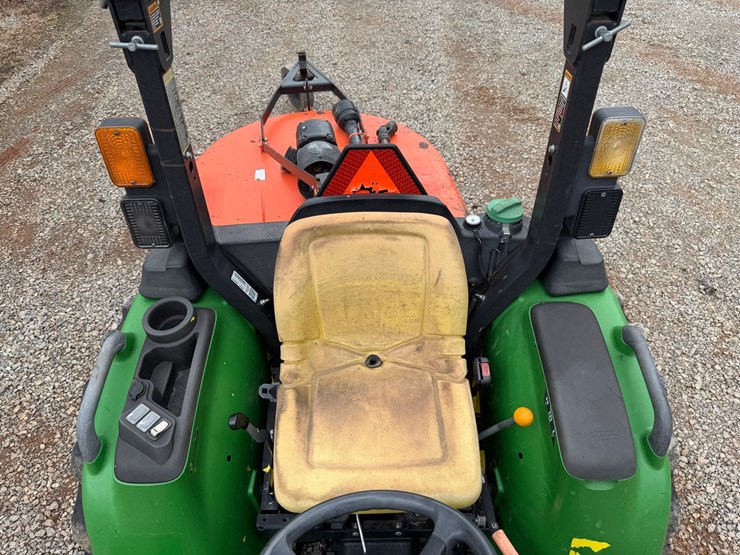 john-deere-3032e-image-44