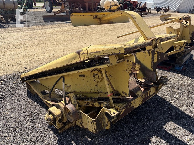 new-holland-880r2-image-2