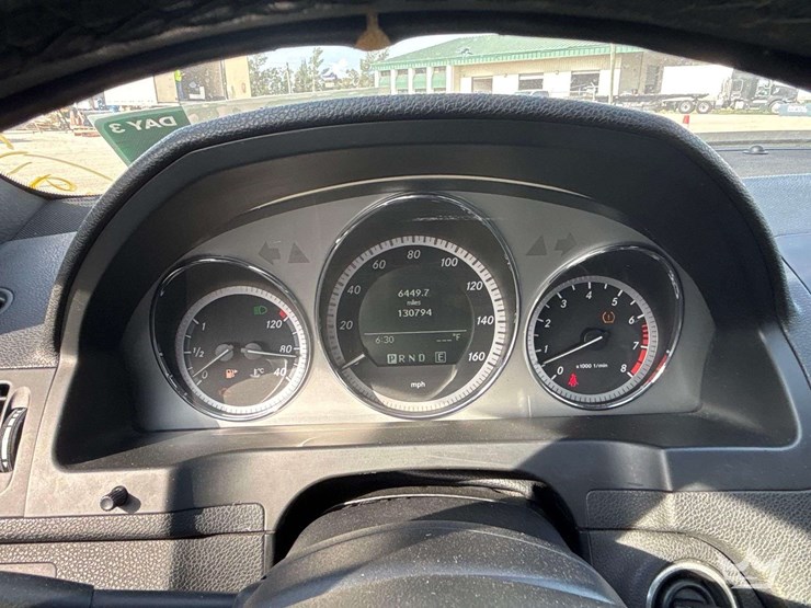2011-mercedes-benz-c300-awd-sedan-image-6