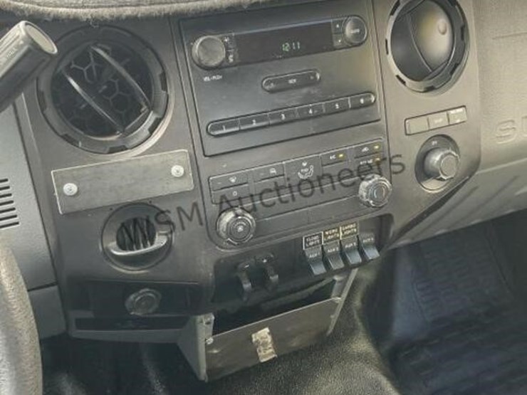 2015-ford-f550-image-23