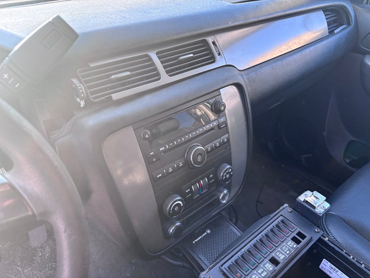 2010-chevrolet-tahoe-image-11
