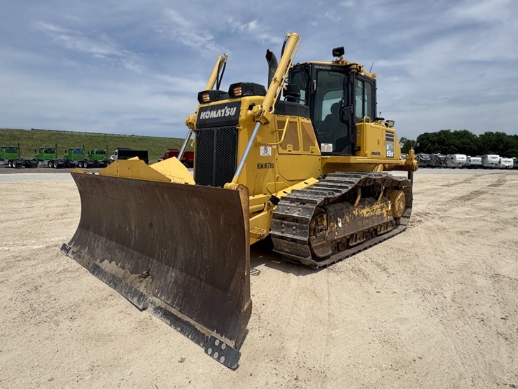 komatsu-d65ex-18-image-1