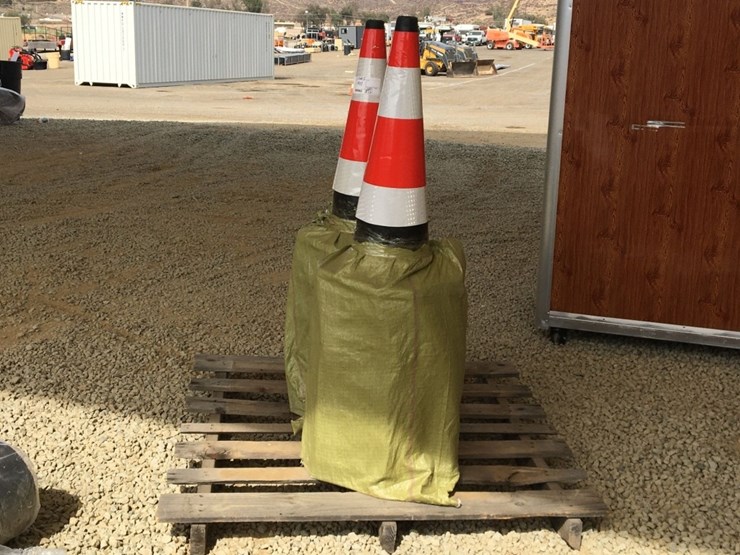 (40)-unused-florescent-safety-traffic-cones.-image-1