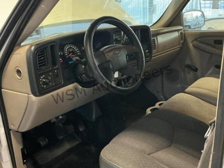 2006-chevrolet-silverado-2500hd-image-21