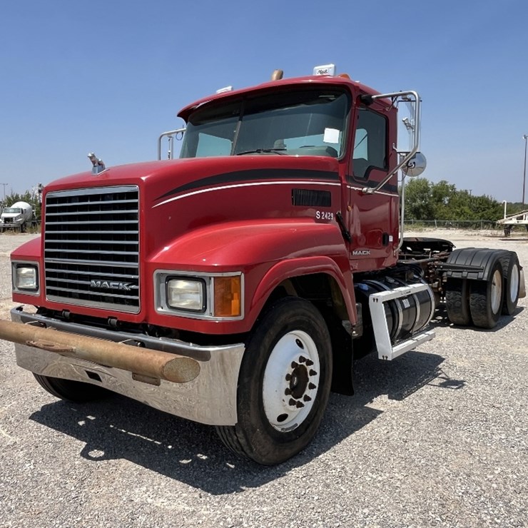 2013 MACK CHU613